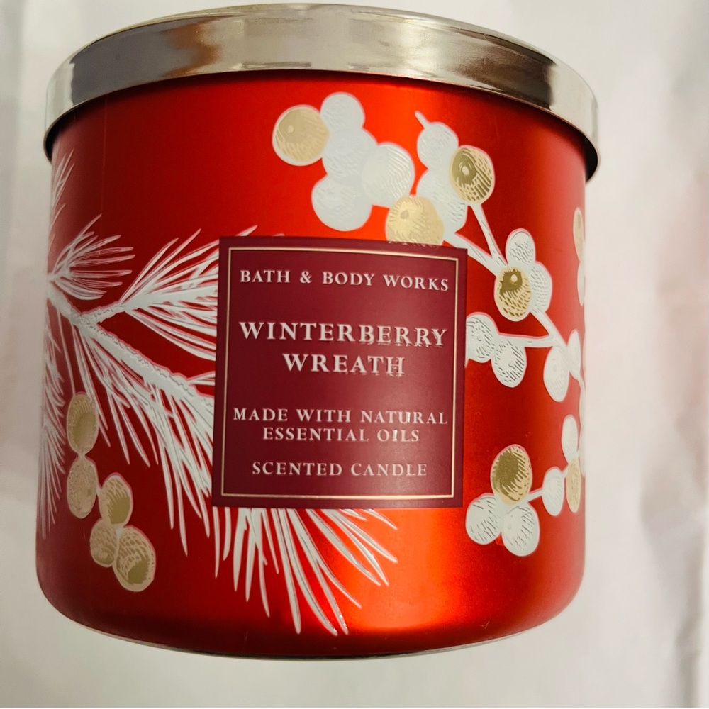 Bath & Body Works Winterberry Wreath Candle - Festive Red